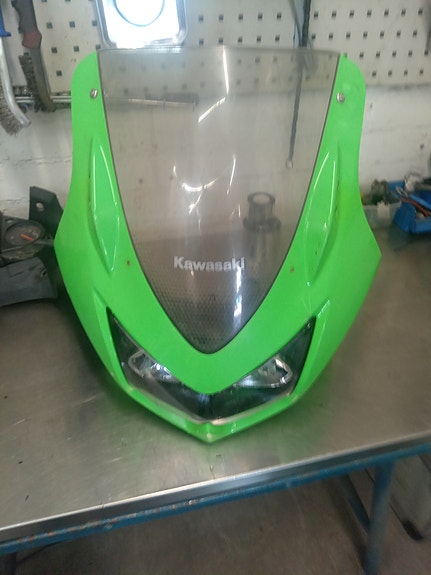 Kawasaki Ninja 250 etukate ja ajovalot vihreä