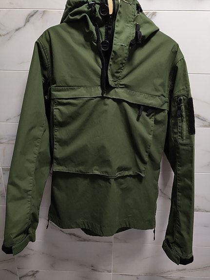 Särmä anorakki S-koko