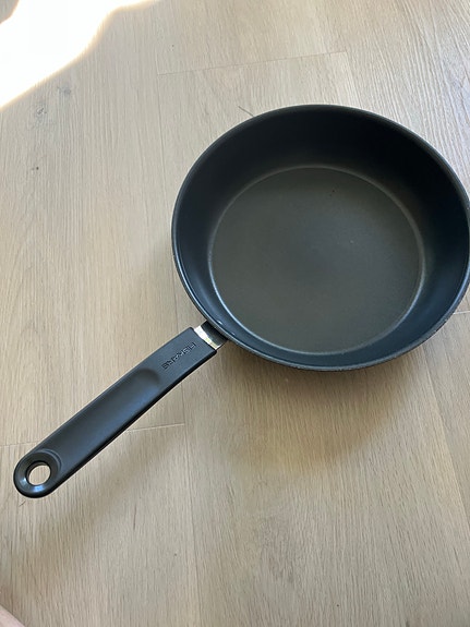 Fiskars paistinpannu musta