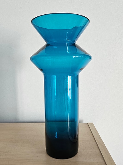 Helena Tynell "Hyrrä" maljakko, 23 cm