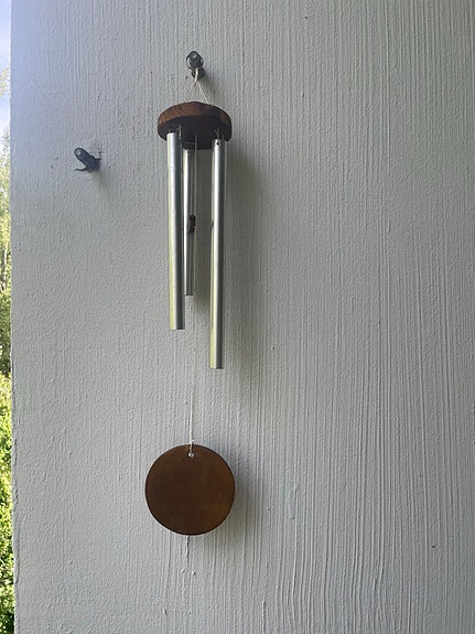 Metallinen tuulikello parvekkeelle tai puutarhaan