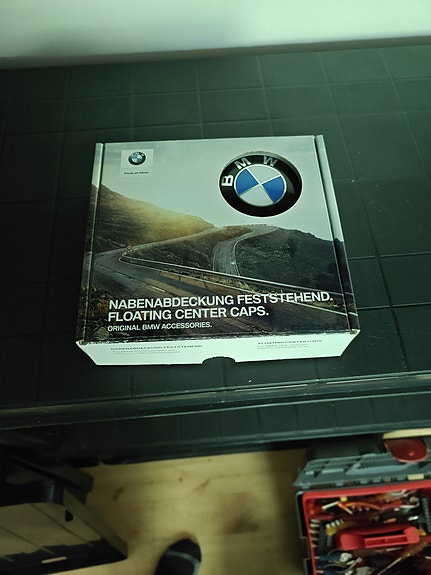 BMW kelluvat keskiöt vanteisiin