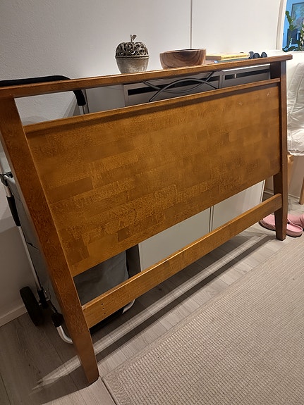 Sängynpääty 120 cm leveälle runkopatjalle