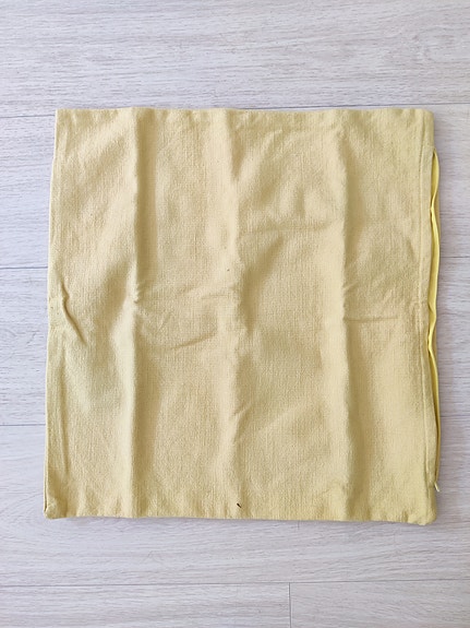 Hemtex keltainen tyynynpäällinen