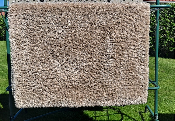 Beige nukkamatto
