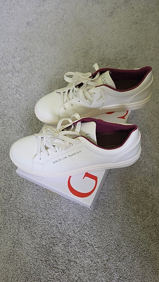 Guess valkoiset tennarit koko 43