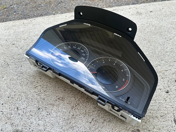 Volvo V70 mk3 mittaristo