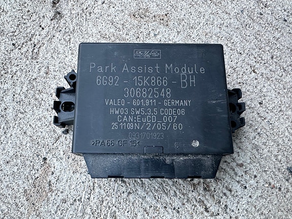 Volvo V70 mk3 parkkitutkien ohjainyksikkö