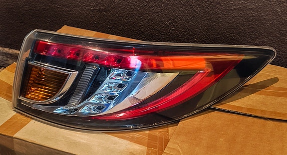Mazda 6 GH oikea takavalo