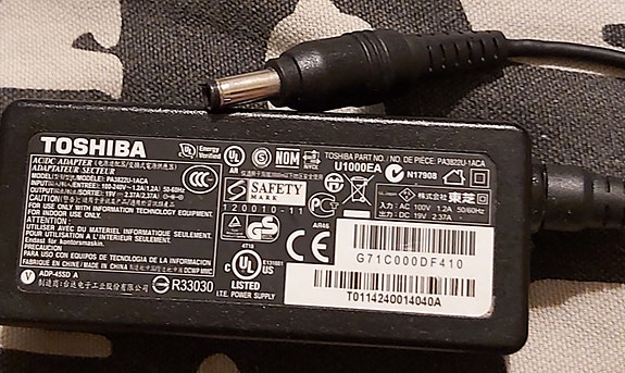 Kannettavan laturi Toshiba PA3822U-1ACA