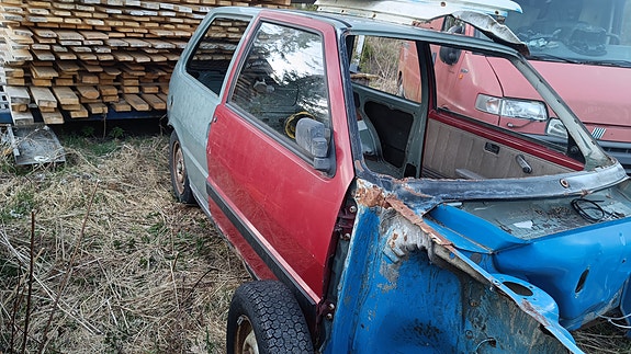Fiat koripeltiä / koriromu varaosiksi