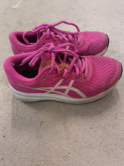 asics juoksukenkä 33