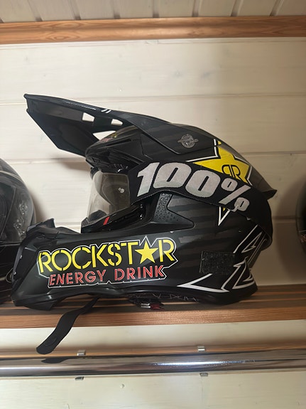 Airoh Rockstar kypärä ja 100% lasit