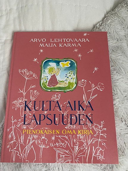 Kulta aika lapsuuden – pienokaisen oma kirja