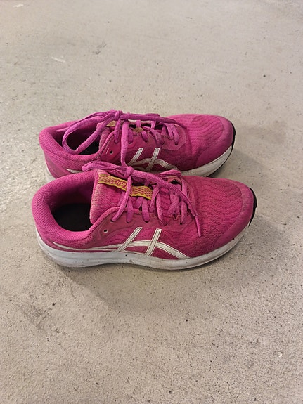 asics juoksukenkä 35