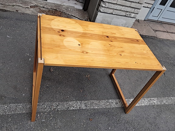 Lundia hyllyn pöytä