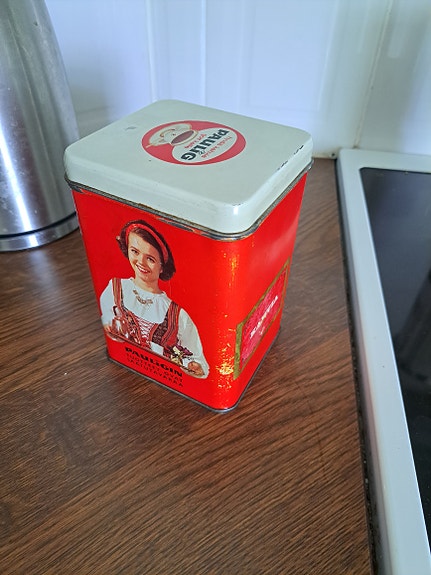 Peltinen kahvipurkki