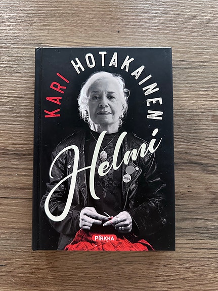 Kari Hotakainen Helmi kirja