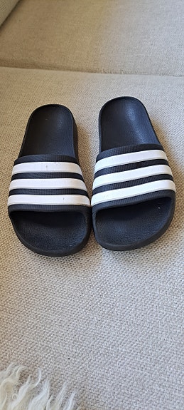 Adidas sandaalit