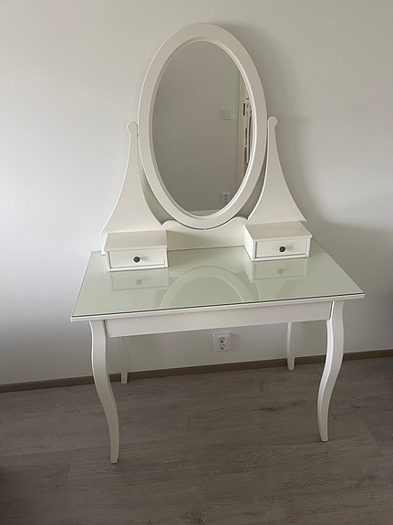 IKEA HEMNES -kampauspöytä peilillä