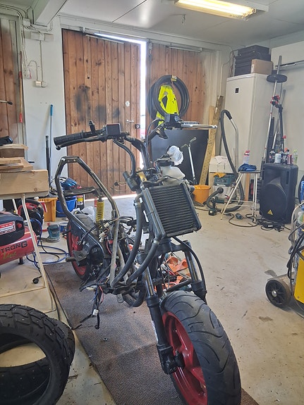 Aprilia sr skootterin osia ja katteita