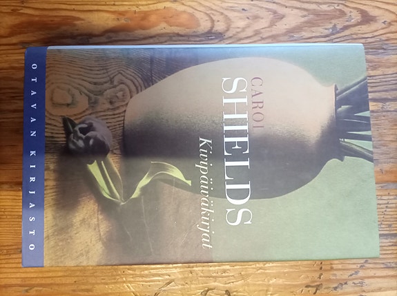 Carol Shields: Kirjoituskirja kovakantinen kirja