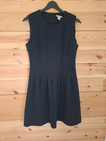 H&M pikkumusta 42