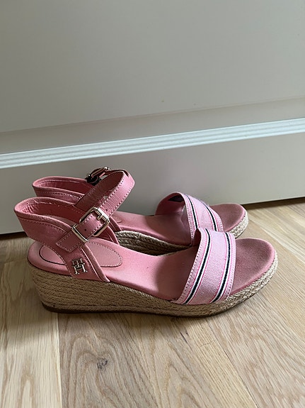 Hilfiger sandaalit,40