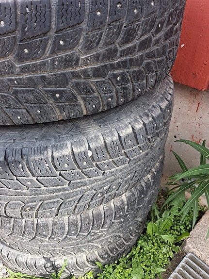 Michelin X-Ice North nastarenkaat vanteilla 185/70R14