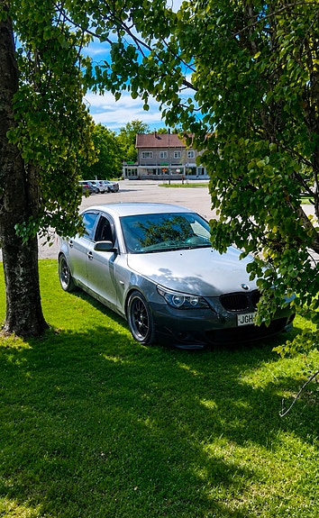 E60 helmat ja helmalipat