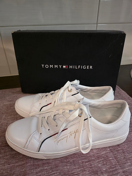 Tommy Hilfiger tennarit