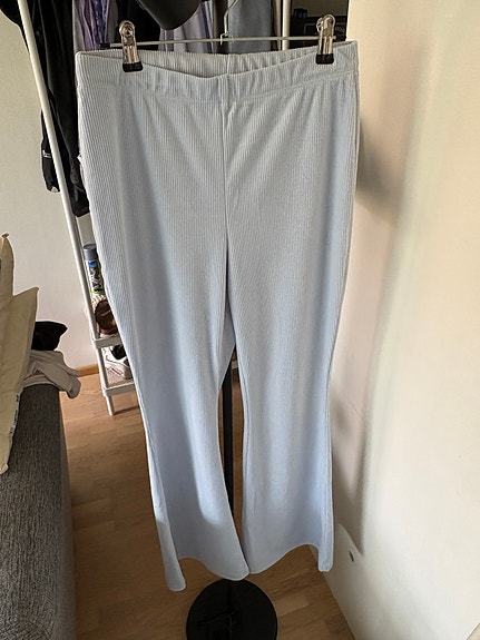 Ihanat baby blue väriset housut
