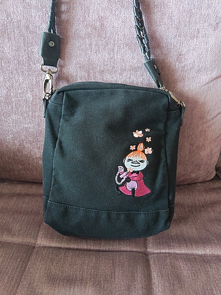 Moomin Pikku Myy kankainen olkalaukku