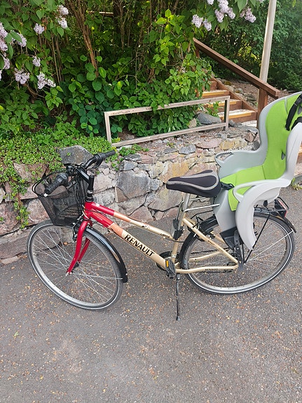 Naistenpyörä 28