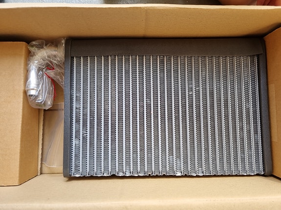 BMW X5 E53 ilmastoinnin lauhdutin, uusi OEM-osa