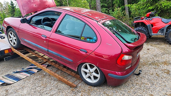 Renault Megane 1.6 osina