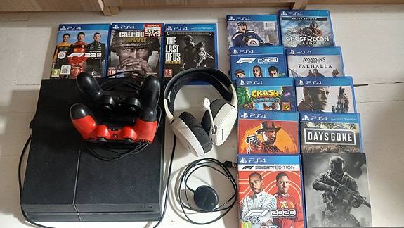 Ps4 tarvikkeineen.