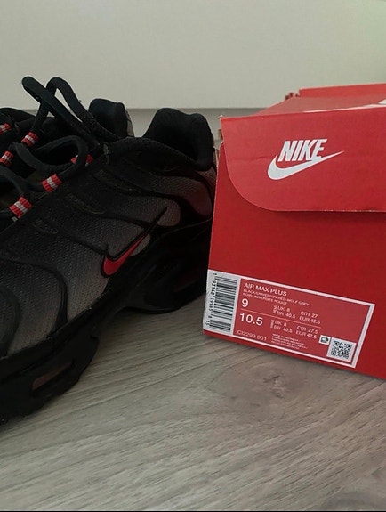 Nike Air Max Plus TN kengät koko 42,5