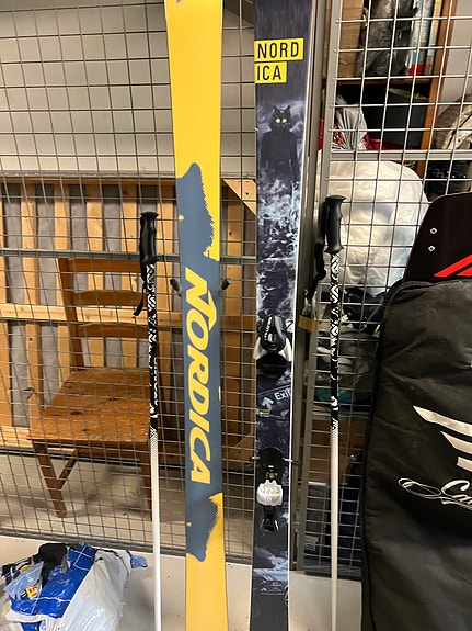 Sukset Nordica  sauvat (180cm laskija 90kg)