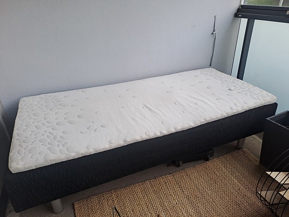 Sängynrunko ja patja 90x200 cm tummanharmaa