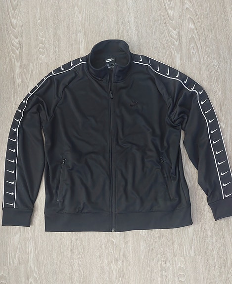 Nike verkkatakki musta kuin uusi koko xl