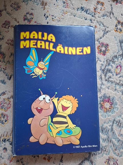 Maija Mehiläinen sarjiskansio