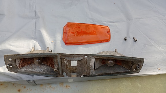 Ford Transit MK1 etuvilkut ja takavalo