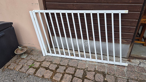 Turvaportti puinen