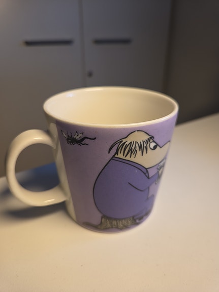 Arabia Muumimuki Hemuli violetti