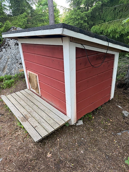 Iso eristetty koirankoppi Stor isolerad hundkoja