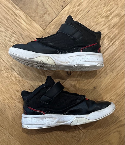 Nike Air Jordan Max Aura 4 lasten kengät koko 33