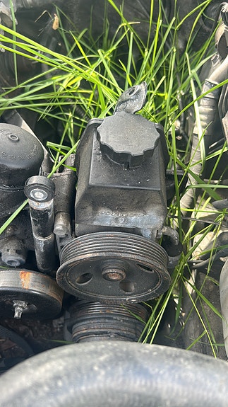 W210 ohjaustehostimen pumppu