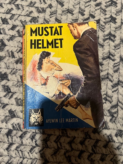 Mustat helmet - Aylwin Lee Martin pokkari