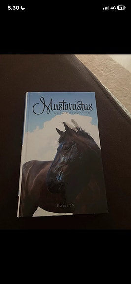 Mustarastas - Aja Puhakka kovakantinen kirja